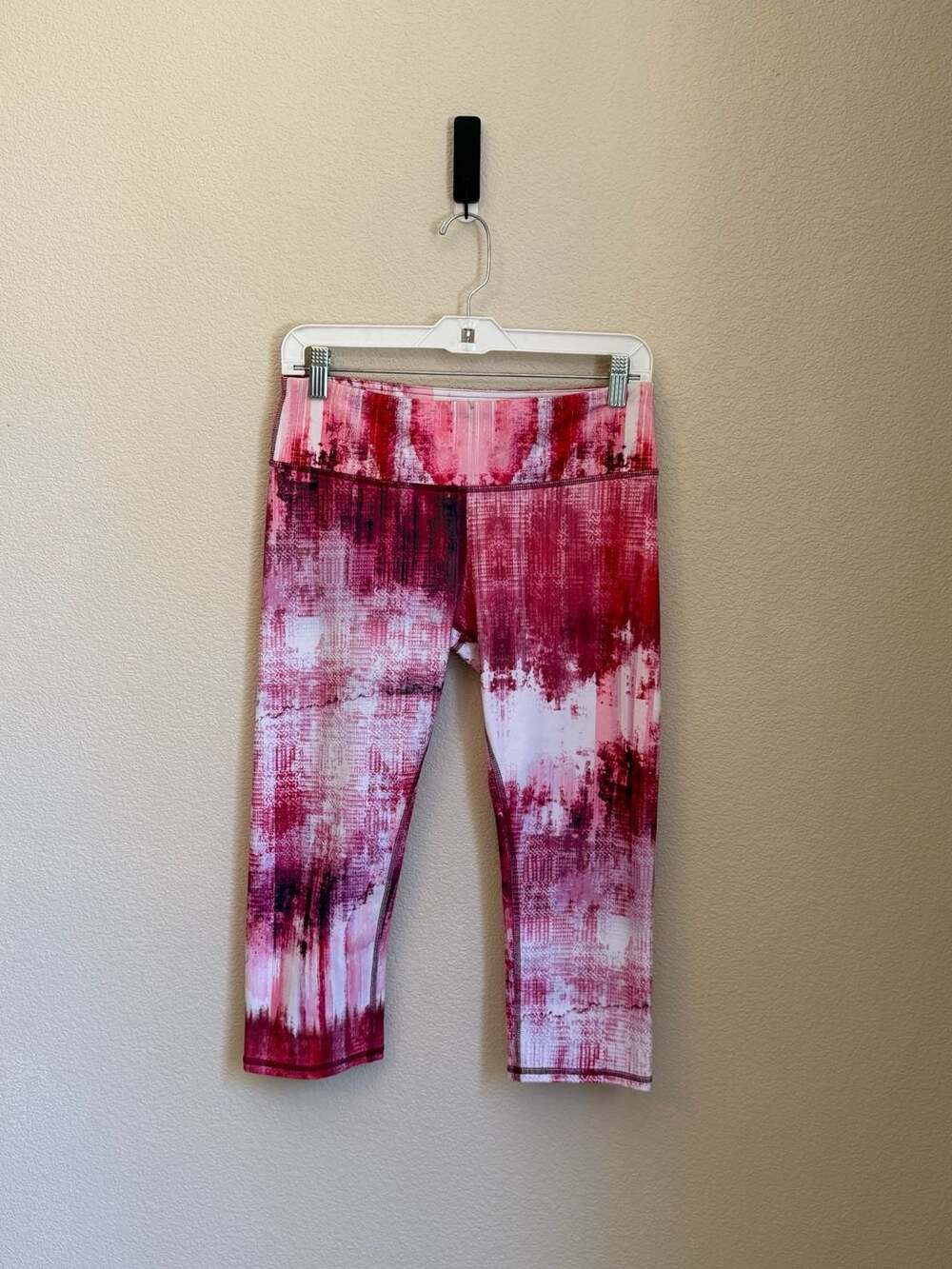 Alo Yoga Pink and Red Tie Dye Cropped Athletic Leggings